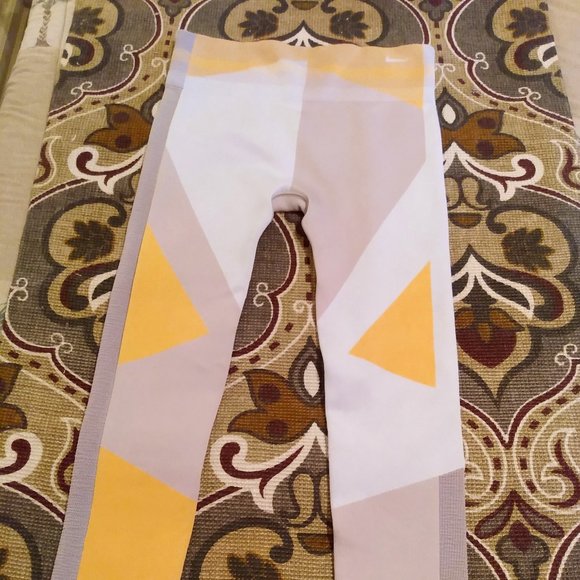 NWT Nike Tight Fit Yoga Pants Size XL - Picture 5 of 11